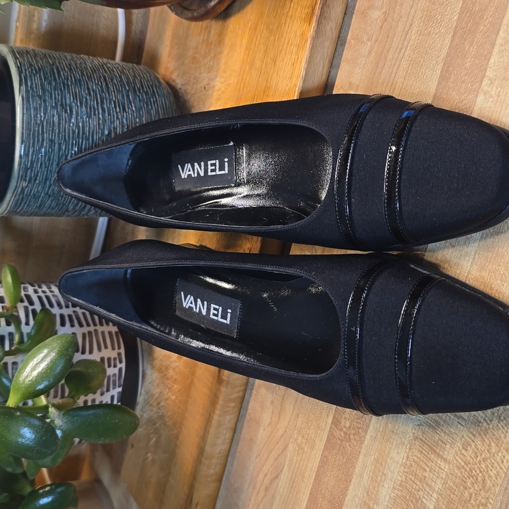 VAN ELI Cloth w Black Patent Trim Black Women's Business Casual Dress Shoes NWOT